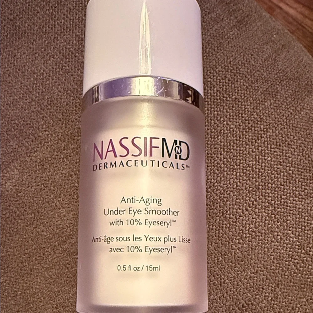 Anti-Aging Under Eye Smoother - White
